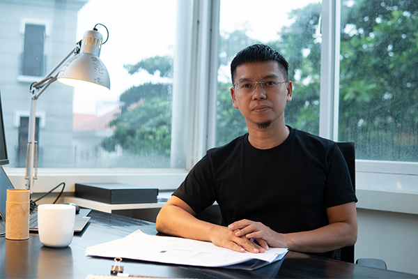 DISTINGUISHED DESIGNER PERSONALITY